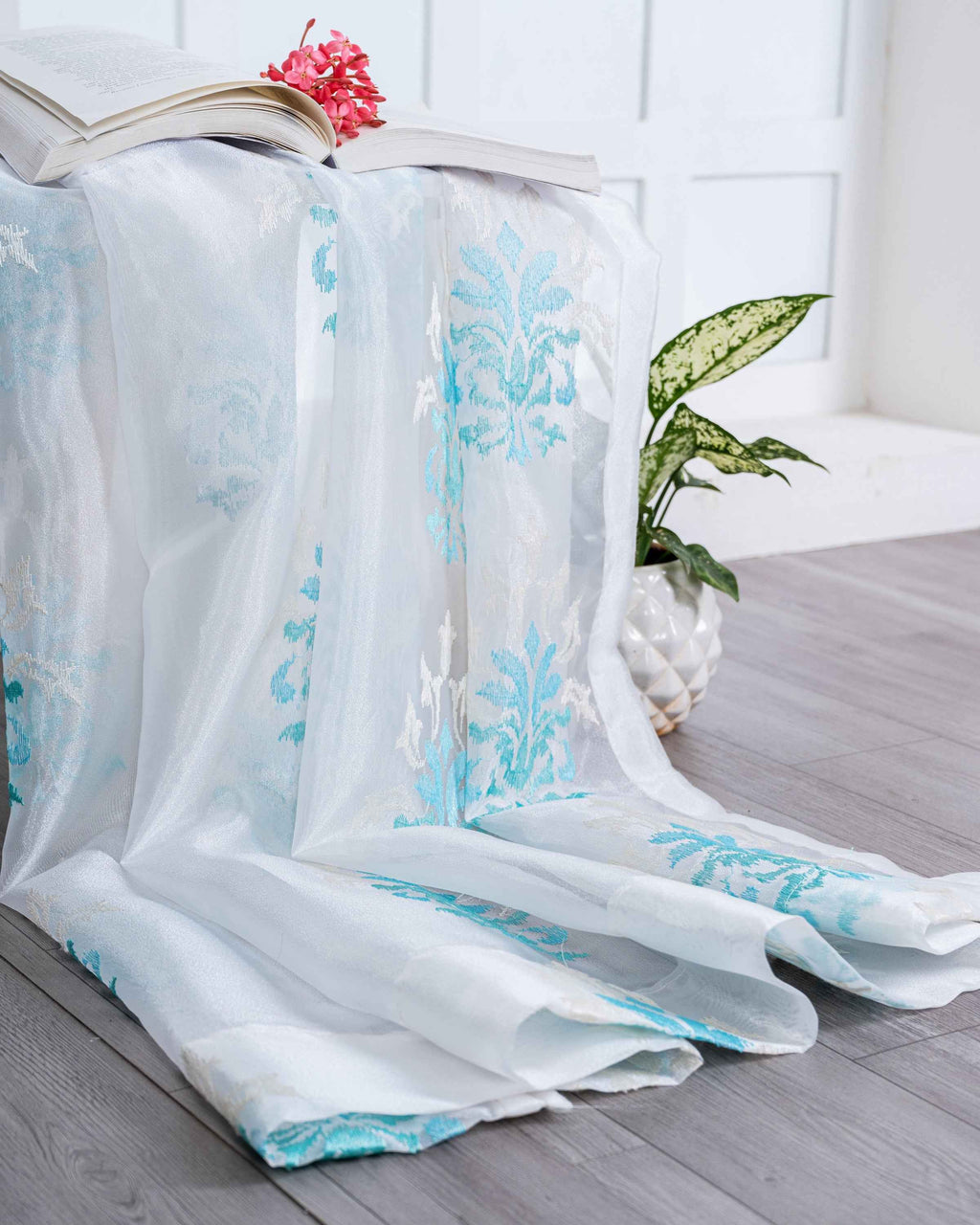 Parda online Premium Damas Design Embroidery Tissue Curtain with Soft & Durable Fabric